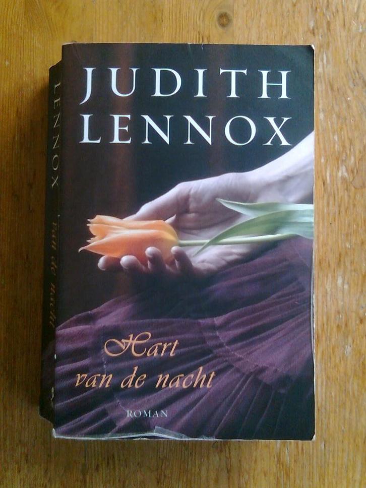 Hart van de nacht, door Judith Lennox, Boeken, Oorlog en Militair, Gelezen, Overige onderwerpen, Tweede Wereldoorlog, Ophalen of Verzenden