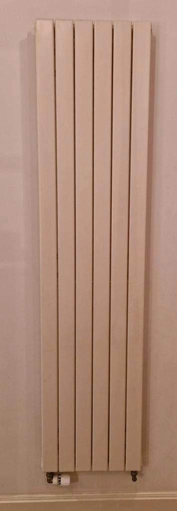 Stijlvolle Design Radiator - Verticaal Model, Doe-het-zelf en Verbouw, Verwarming en Radiatoren, Zo goed als nieuw, Radiator, 500 tot 800 watt