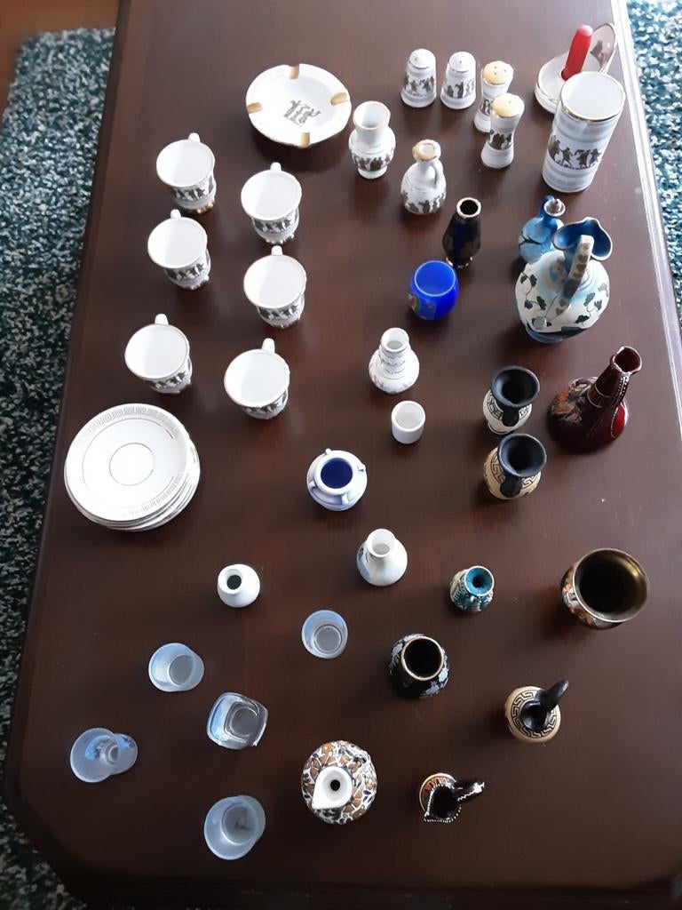 Verzameling Griekse en Schotse mini vaasjes en kopjes, Huis en Inrichting, Woonaccessoires | Vazen, Ophalen of Verzenden