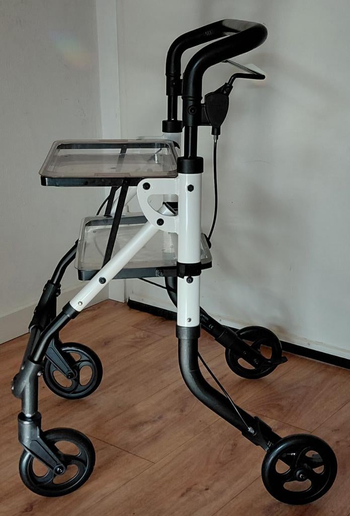 Rollator voor binnen Merk: Vitility ( 6.2 kg ! ), Diversen, Rollators, Zo goed als nieuw, Lichtgewicht, Opvouwbaar, Ophalen of Verzenden