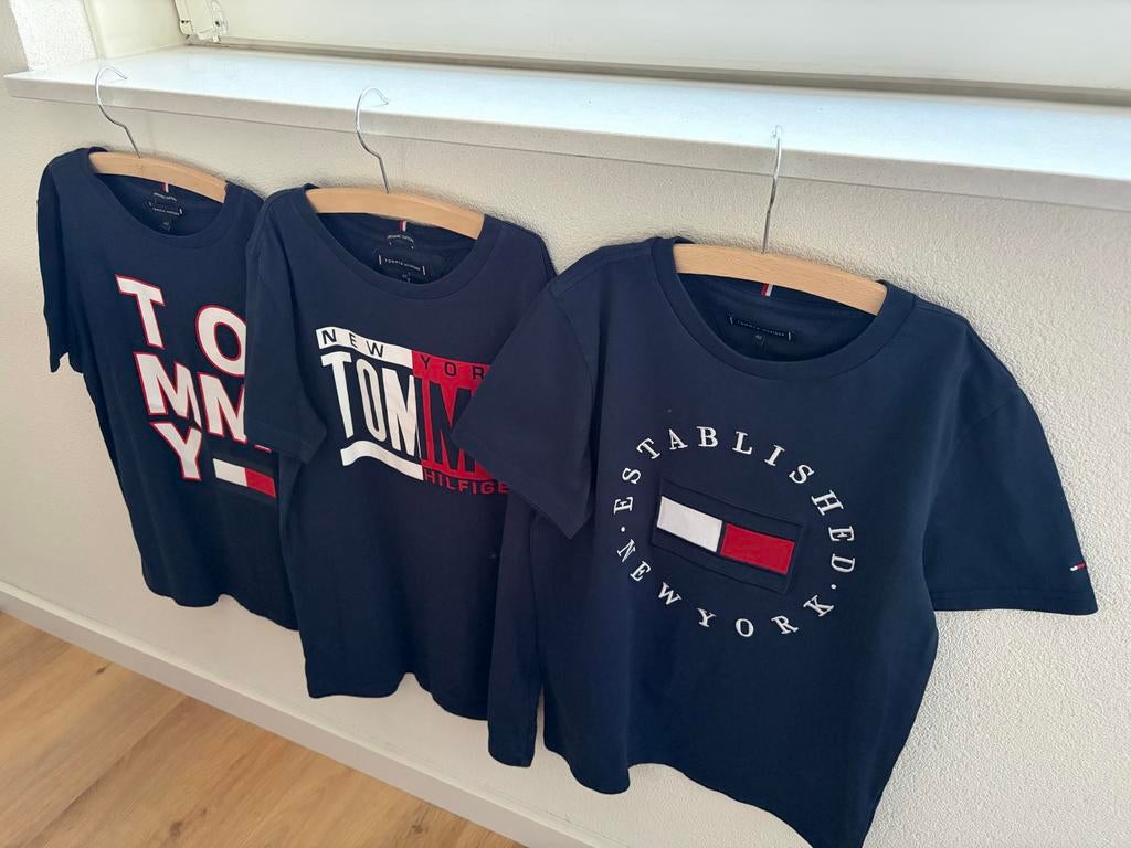 3 Tommy Hilfiger T-shirts maat 152 jongen - Zeer goede staat, Kinderen en Baby's, Kinderkleding | Maat 152, Ophalen of Verzenden
