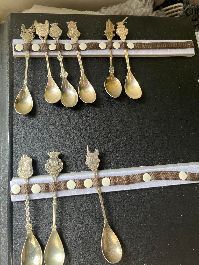 Verzameling van ruim 600 decoratieve lepeltjes, Antiek en Kunst, Antiek | Bestek, Ophalen