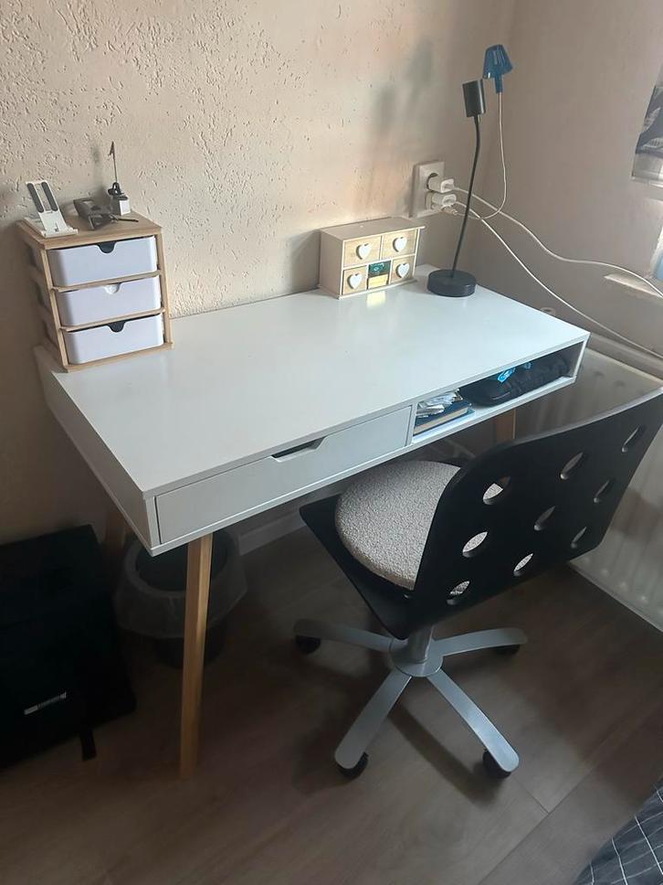 IKEA bureautafel wit/hout met 1 lade - in goede staat, Huis en Inrichting, Bureaus, Gebruikt, Computerbureau, IKEA, Scandinavisch