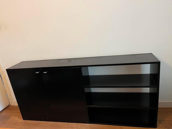 Zwart dressoir hoogglans, Huis en Inrichting, Kasten | Dressoirs, Gebruikt, 150 tot 200 cm, 25 tot 50 cm, Met deur(en), Met plank(en)