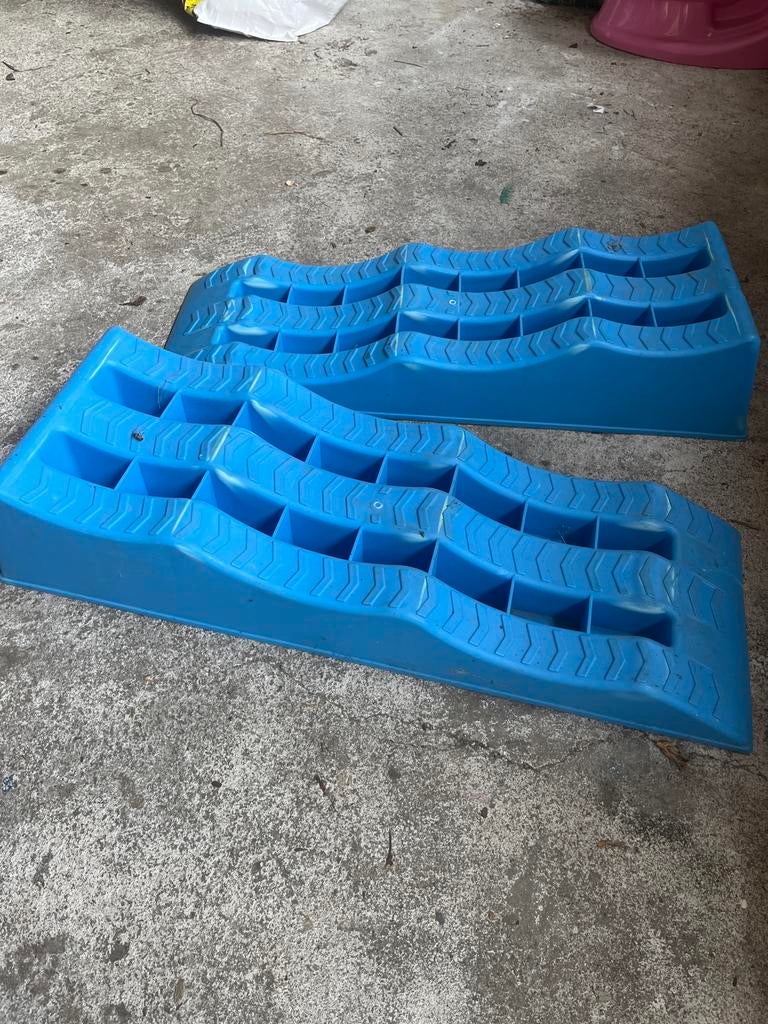 Set van 2 blauwe oprijblokken voor caravan/camper, Caravans en Kamperen, Ophalen, Gebruikt