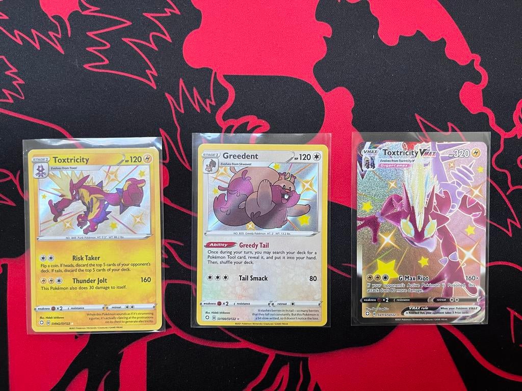 3x Shining Fates Pokémon Kaarten - Toxtricity VMAX & Greeden, Ophalen of Verzenden, Nieuw, Meerdere kaarten, Foil