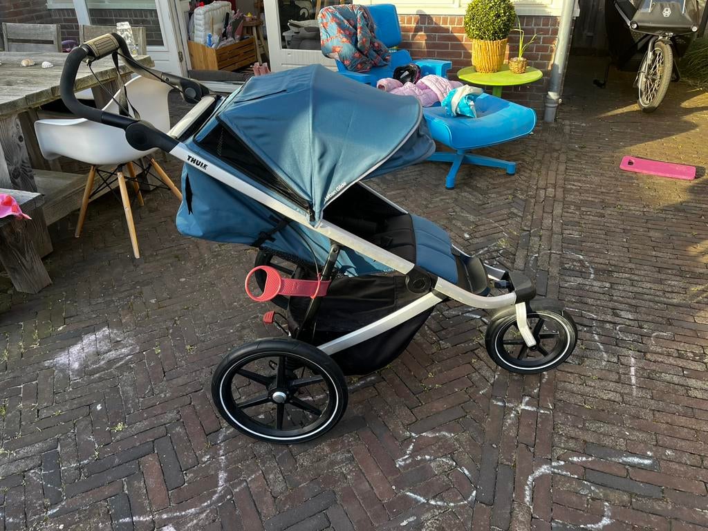 Thule Urban Glide 2 Navy met regenhoes, Kinderen en Baby's, Ophalen of Verzenden, Zo goed als nieuw, Zonnekap