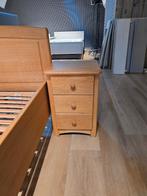 Massief houten bed met nachtkastje, Ophalen, 90 cm, Eenpersoons, Zo goed als nieuw