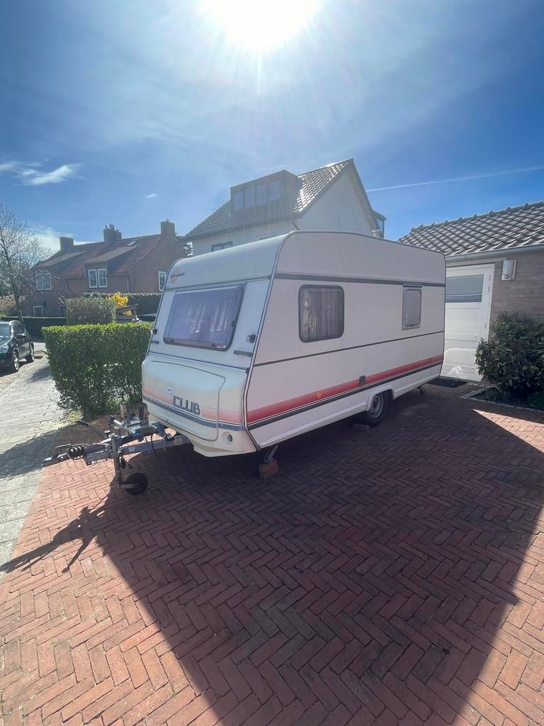 Burstner Club 400 - lichtgewicht - incl inventaris, Caravans en Kamperen, Caravans, Kleine zit, 750 - 1000 kg, Particulier, Bürstner