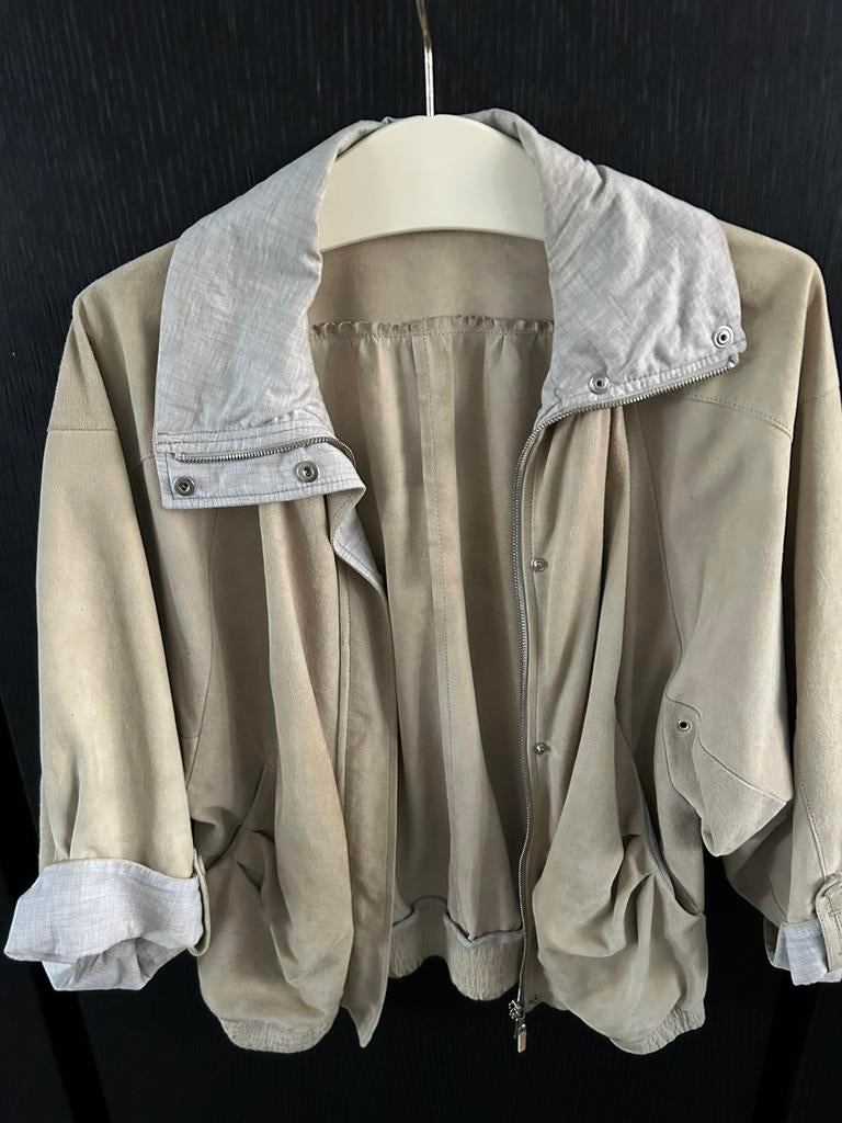 Brunello Cucinelli. Suede Jasje. 36/38, Ophalen of Verzenden, Zo goed als nieuw, Maat 36 (S), Beige