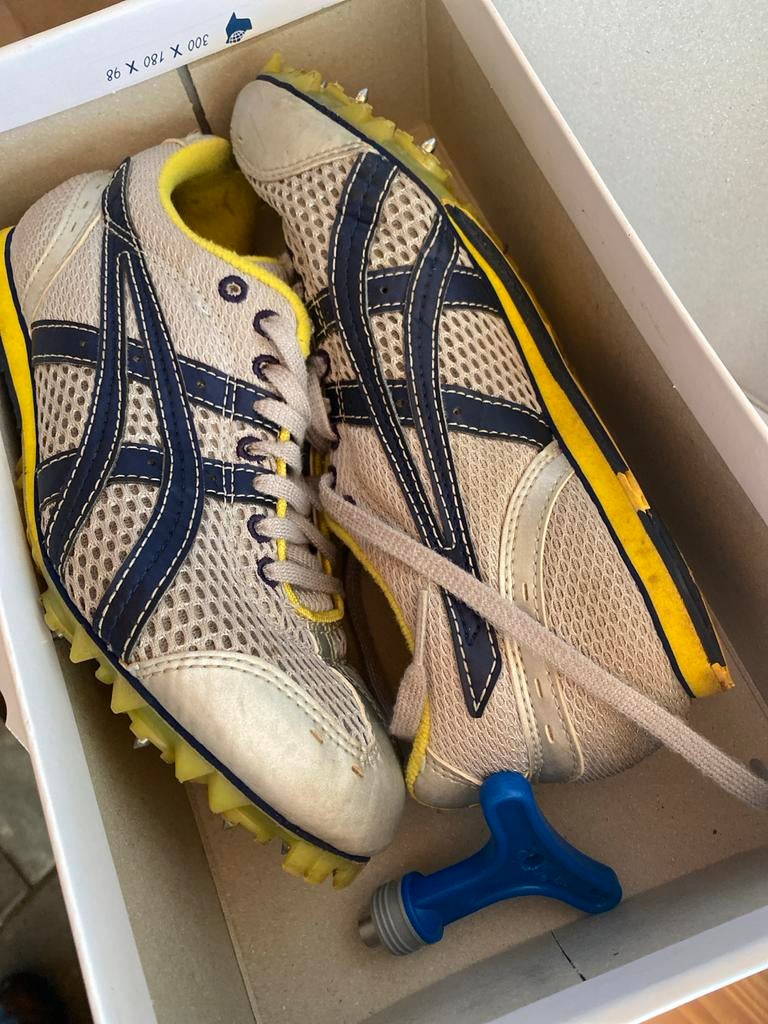 Asics spike loopschoenen maat 39,5 met spikesleutel, Sport en Fitness, Gebruikt, Ophalen of Verzenden, Spikes, Hardlopen