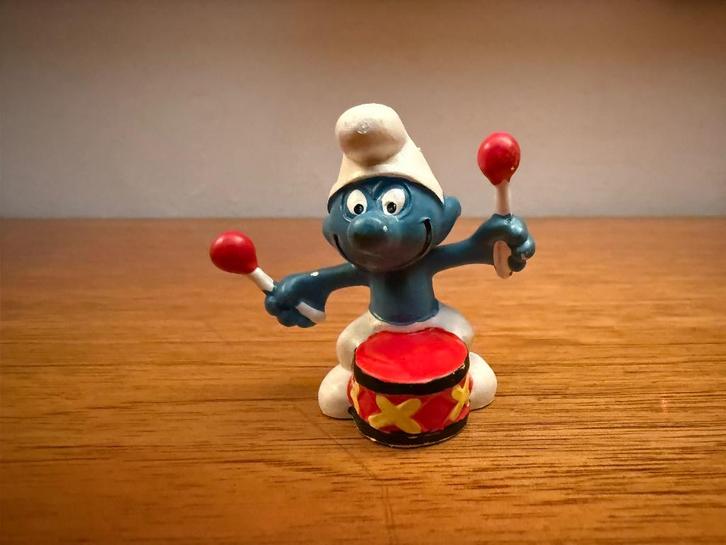 Trommelaar Smurf – rode rand, gele kruisen, Verzamelen, Smurfen, Gebruikt, Poppetje, Figuurtje of Knuffel, Overige Smurfen, Ophalen of Verzenden