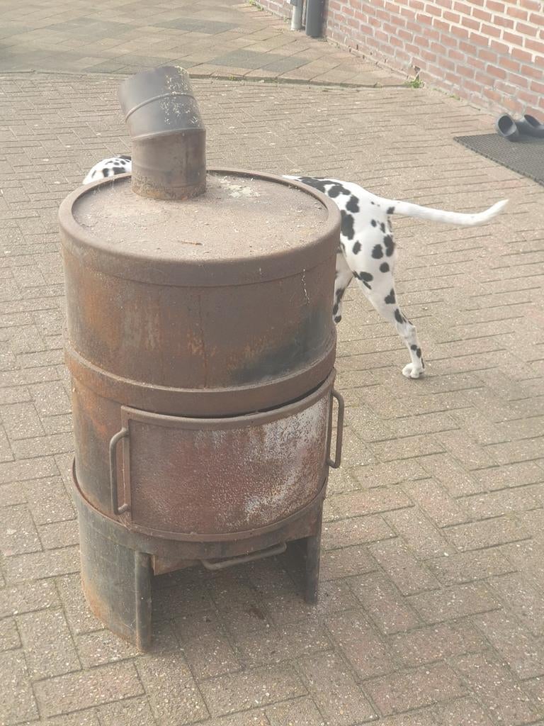 Robuuste, gebruikte kachel voor buiten of werkplaats, Gebruikt, Houtkachel, Ophalen of Verzenden, Vrijstaand