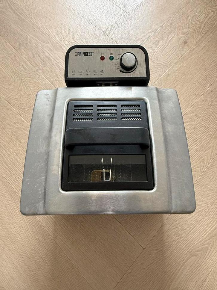 Princess Frituurpan - Compact en Efficiënt, Witgoed en Apparatuur, Frituurpannen, Gebruikt, 2 tot 3 liter, Uitneembare binnenpan