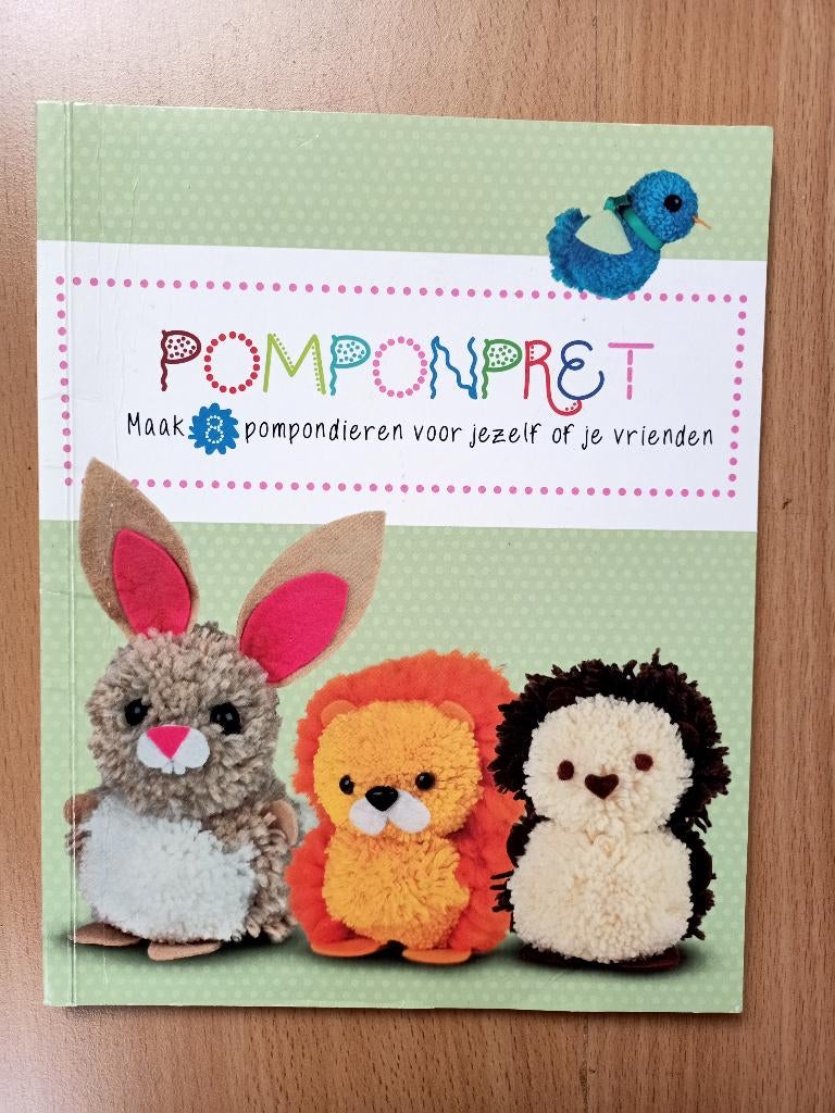 boek - pomponpret maak 8 pompondieren, Boeken, Hobby en Vrije tijd, Ophalen, Zo goed als nieuw, Overige onderwerpen