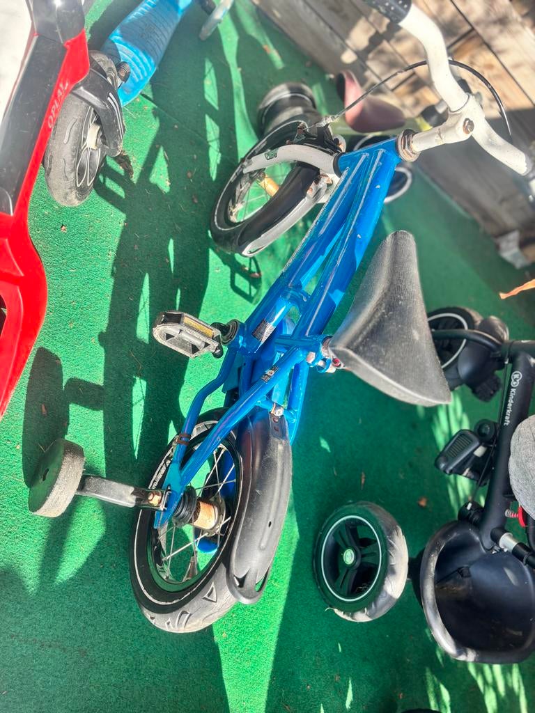 Blauwe kinderfiets 12 inch - Ideaal voor beginners (tot 5 ja, Ophalen of Verzenden, Gebruikt, Minder dan 16 inch, Zijwieltjes