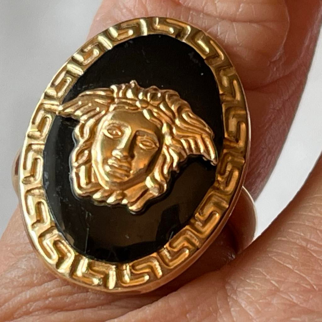 Gouden Medusa ring Onyx 18 CT, Sieraden, Tassen en Uiterlijk, Ringen, Verzenden, Zo goed als nieuw, 17 tot 18, Dame of Heer