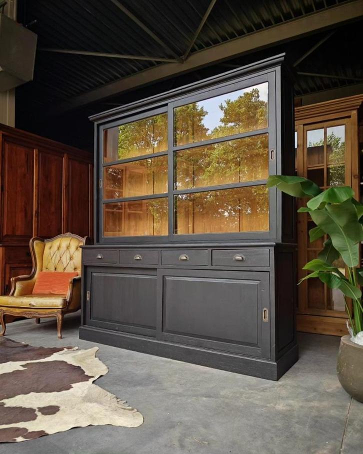 Stoere, industriële buffetkast ~ zwarte vintage vitrine #539, Huis en Inrichting, Kasten | Buffetkasten, Niet ingevuld, Met deur(en)