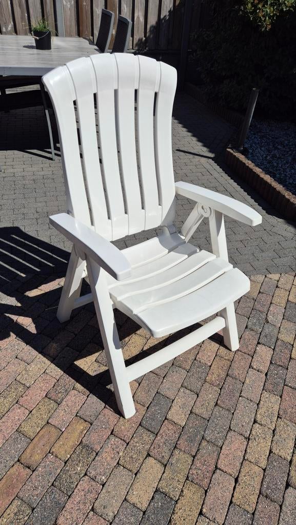 Witte kunststof tuinstoel, inklapbaar en verstelbaar, Ophalen, Gebruikt, Kunststof, Verstelbaar