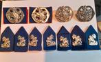 Baretemblemen en kraagspiegels cavalerie, Verzamelen, Militaria | Algemeen, Ophalen of Verzenden, Landmacht, Nederland, Embleem of Badge