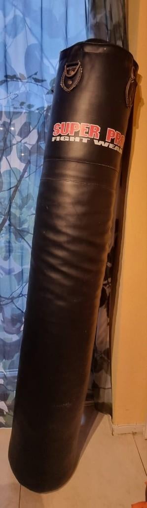 Lisaro Professionele bokszak/zandzak 120cm | geschikt voor elke sport | Ca. 35-38 kg | gevuld | incl. vierpunts - stalen ketting | materiaal kunstleer (vinyl) | studiokwaliteit