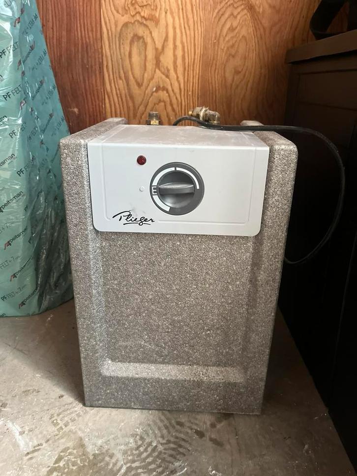 Pielger keukenboiler 10 liter, Doe-het-zelf en Verbouw, Geisers en Boilers, Gebruikt, Boiler, Minder dan 20 liter, Ophalen