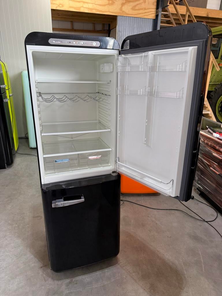 Smeg koelkast met vriesvak zwart, Gebruikt, 200 liter of meer, 60 cm of meer, Met aparte vriezer