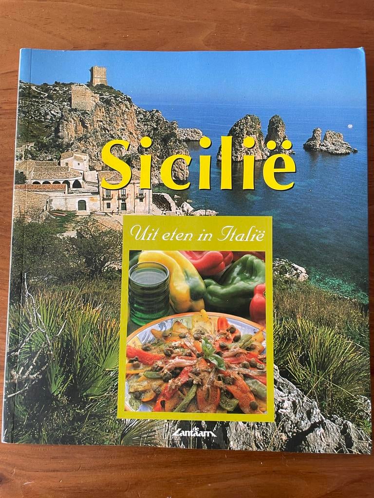 Sicilië: Uit eten in Italië kookboek, Boeken, Ophalen of Verzenden, Zo goed als nieuw, Italië