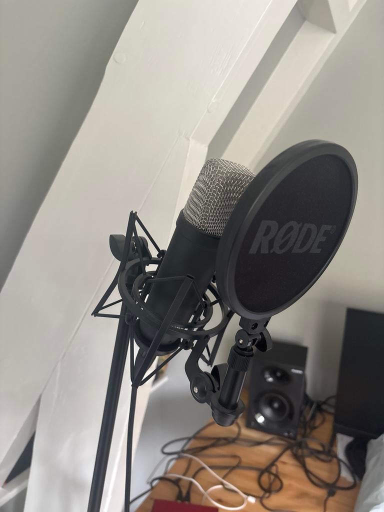 Rode NT1 microfoon met standaard, Muziek en Instrumenten, Ophalen, Zo goed als nieuw, Studiomicrofoon