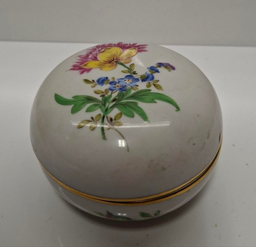 Antieke Meissen Porseleinen Doosje met Bloemen, Ophalen of Verzenden