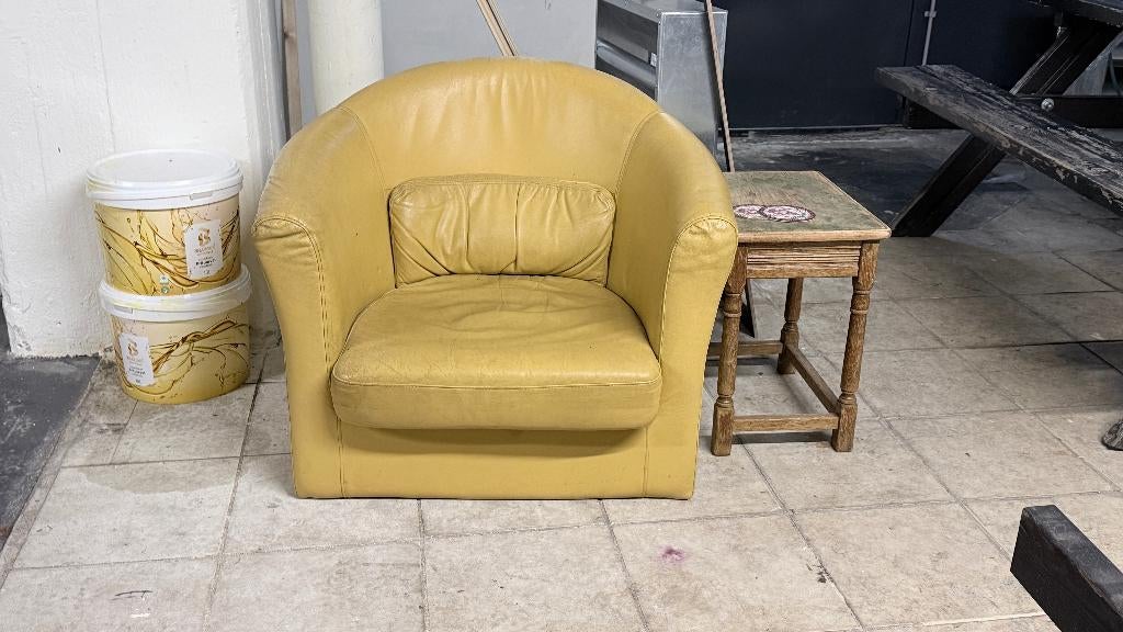 Fauteuil geel kunstleer, Huis en Inrichting, Fauteuils, Ophalen, Gebruikt, 75 tot 100 cm, 50 tot 75 cm