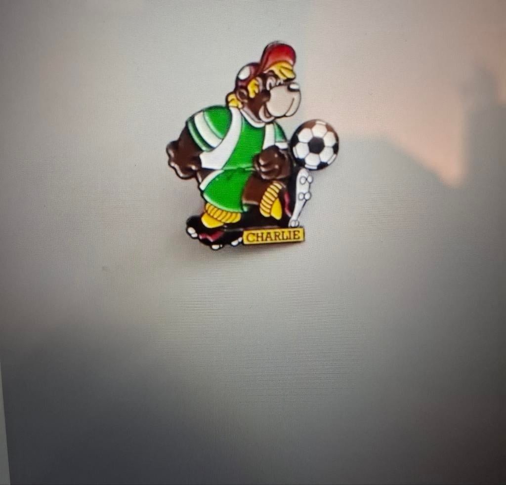 Pin Charlie, Ophalen of Verzenden, Nieuw, Sport, Speldje of Pin