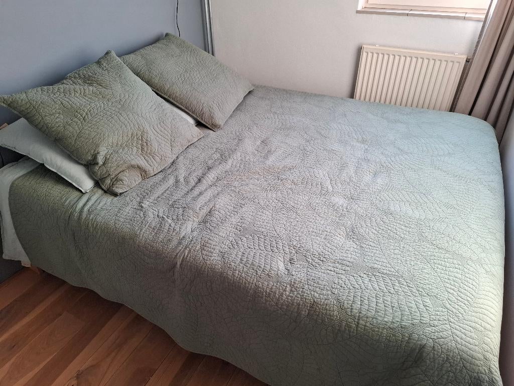 Groen beddensprei met 2 kussenhoezen, Huis en Inrichting, Slaapkamer | Beddengoed, Overige typen, Tweepersoons, Ophalen of Verzenden