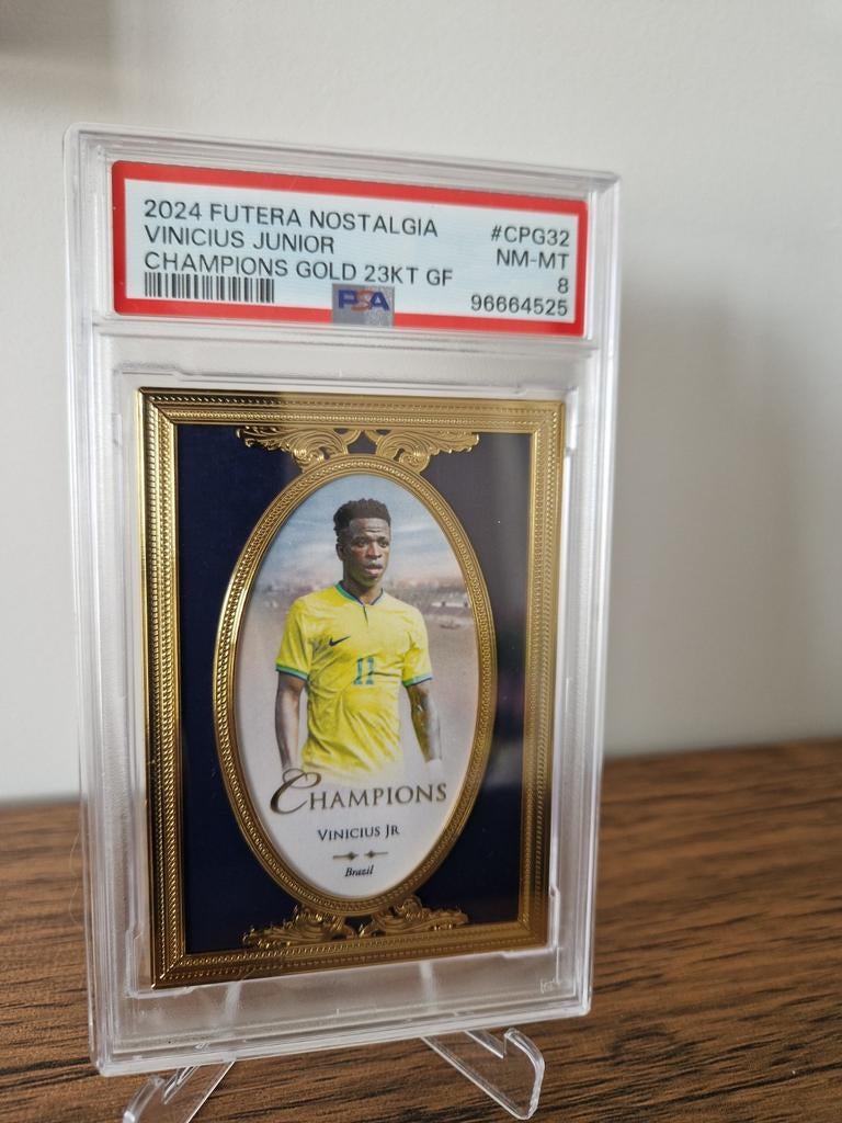 Vinicius Junior 2024 Futera Nostalgia Champions Gold 23KT, Ophalen of Verzenden, Nieuw, Buitenlandse clubs, Poster, Plaatje of Sticker