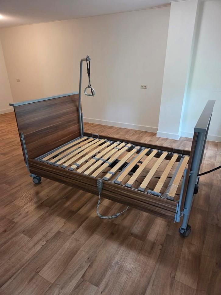 XL / extra breed zorgbed / verpleegbed 200 x 120 cm., Diversen, Verpleegmiddelen, Gebruikt, Ophalen