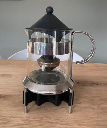 Design theepot + warmhouder Menu ontwerper Nicolas Nicolaou beschikbaar voor biedingen