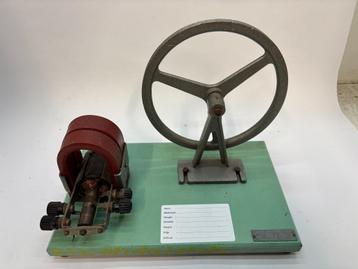 Schoolmodel leermodel opengewerkte motor generator dynamo beschikbaar voor biedingen