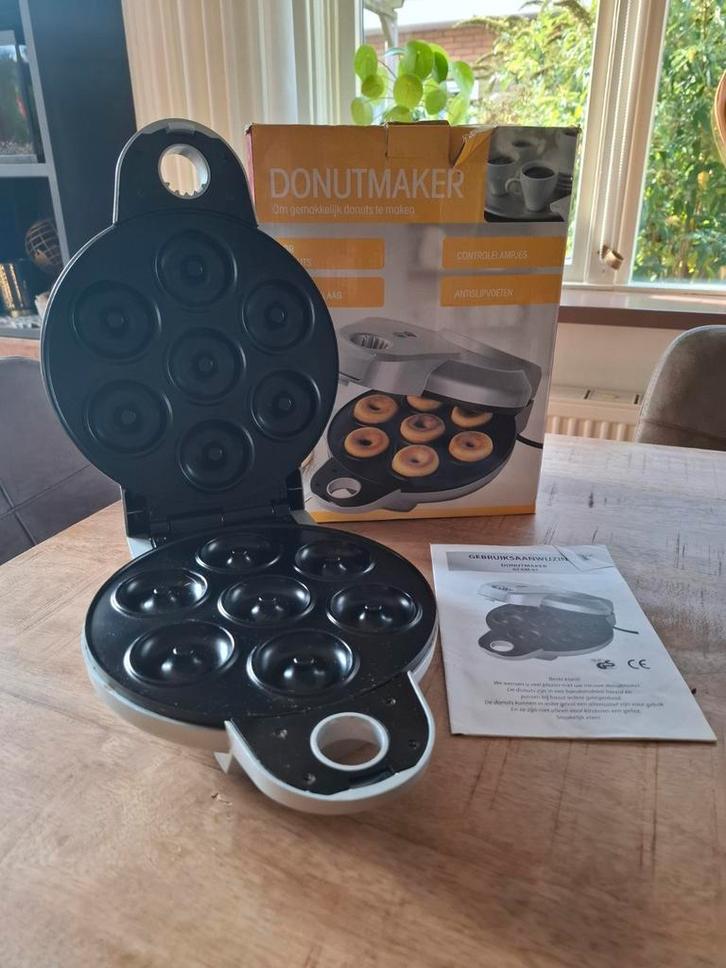 Donut Apparaat - Maak zelf heerlijke donuts!, Witgoed en Apparatuur, Wafelijzers, Gebruikt, Uitneembare platen, Vaatmachinebestendige platen