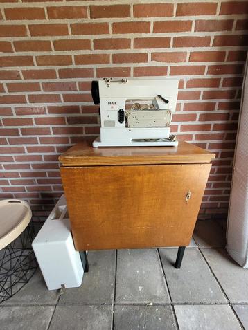 GRATIS Naaimachinekastje hout beschikbaar voor biedingen