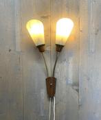 dubbele wandlamp met  buigarmen en glazen kelken, jaren ‘50, Ophalen of Verzenden, Gebruikt, Glas, Art Deco