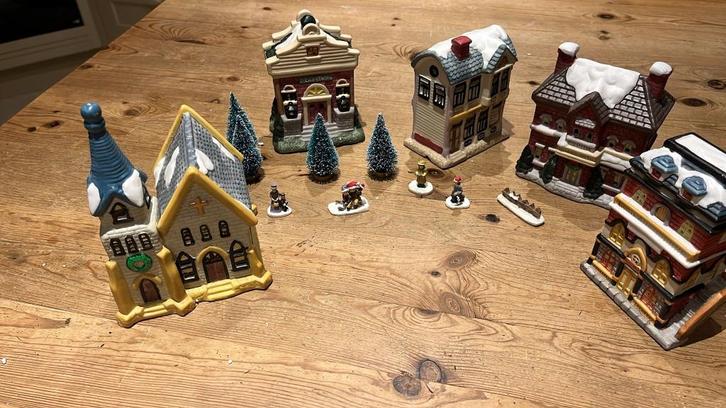 Kerstdorp – Light-Up Village Set (14-delig), Diversen, Kerst, Gebruikt, Ophalen of Verzenden