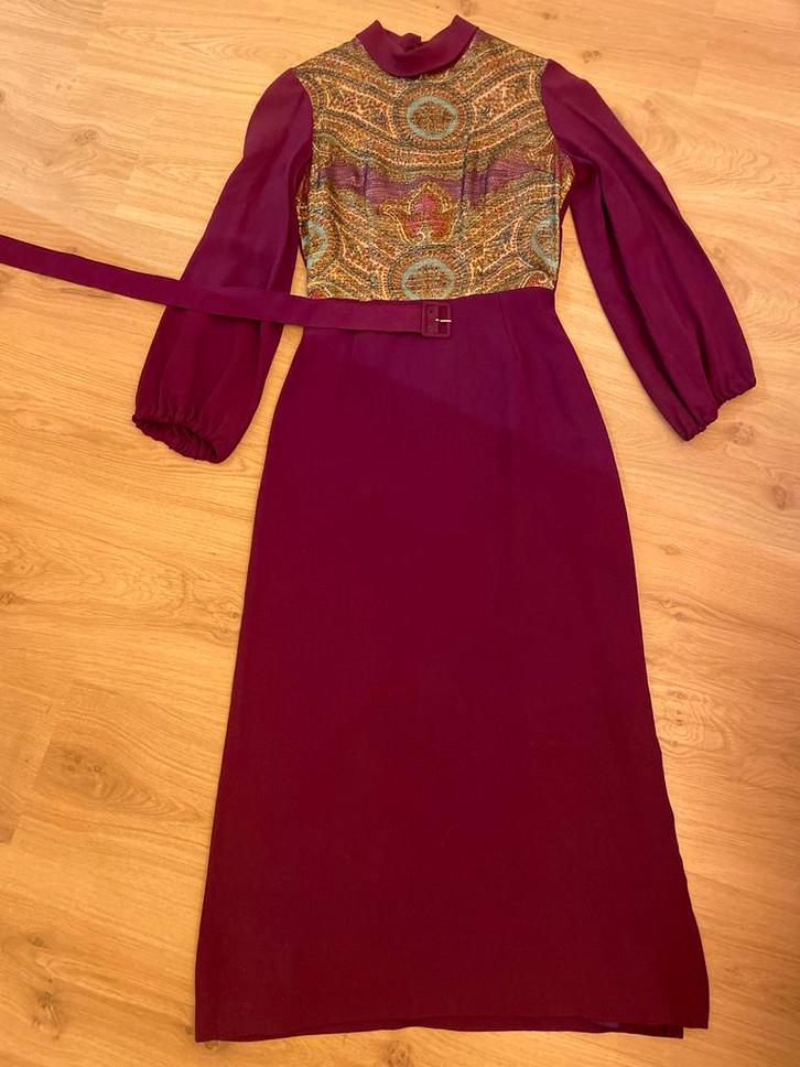 Vintage Paarse Jurk met Paisley Print - Maat 38/40, Kleding | Dames, Jurken, Zo goed als nieuw, Maat 38/40 (M), Paars, Onder de knie
