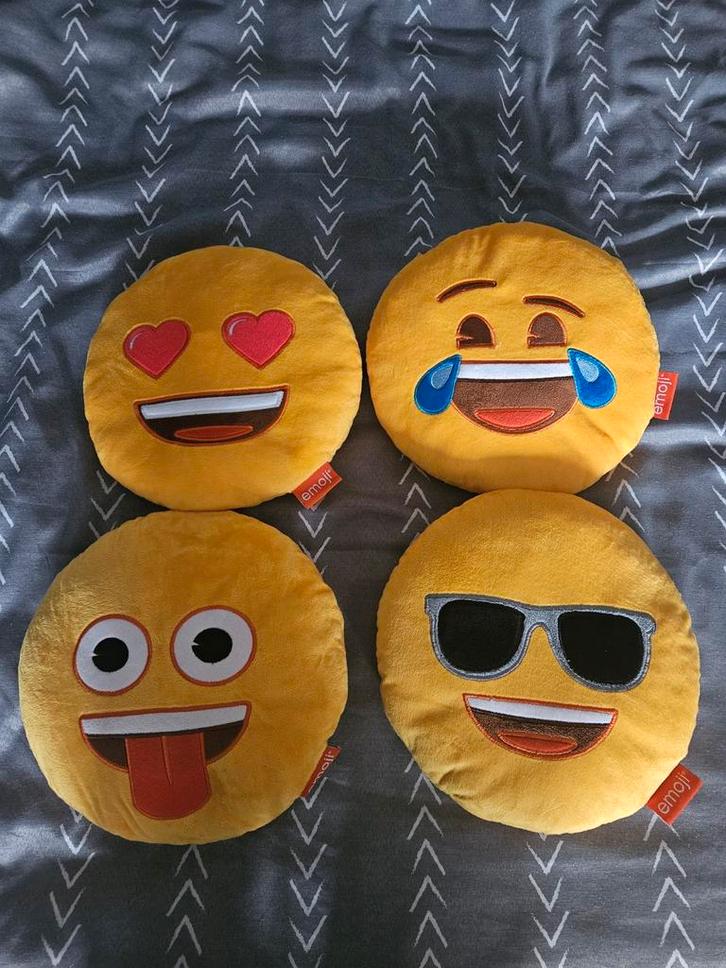 Emoji Kussens - Set van 4!, Huis en Inrichting, Woonaccessoires | Kussens, Ophalen of Verzenden