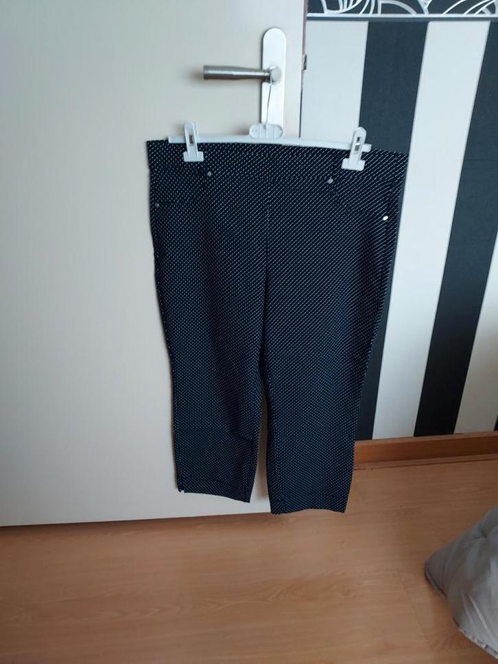 C&A Capri Broek Maat 46/48, Kleding | Dames, Broeken en Pantalons, Zo goed als nieuw, Maat 46/48 (XL) of groter, Blauw, Driekwart