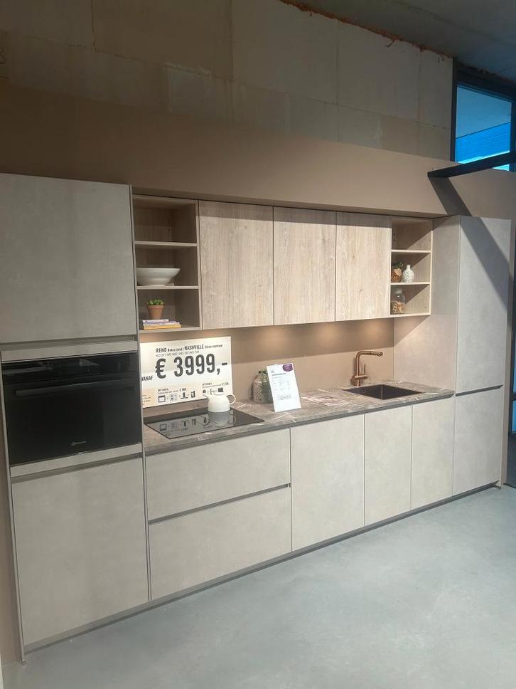 Showroomkeuken Beton zand/Eiken montreal, Huis en Inrichting, Keuken | Complete keukens, Zo goed als nieuw, Enkelwandige keuken