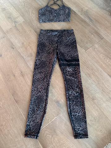Stronger Legging & Top - Maat S beschikbaar voor biedingen