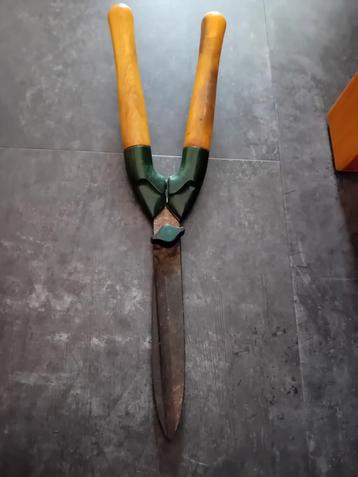 Vintage Heggenschaar beschikbaar voor biedingen
