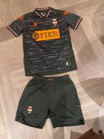 Tilburg Voetbaltenue - Nieuwstaat, Kleding | Heren, Sportkleding, Ophalen of Verzenden, Zo goed als nieuw, Maat 46 (S) of kleiner