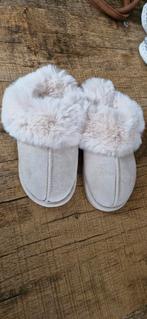 Sloffen 36-41 met stroeve zool, Beige, Nieuw, Ophalen of Verzenden, Onbekend