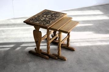 vintage nesting tables | bijzettafels | sidetables | eiken beschikbaar voor biedingen